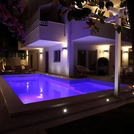 Apartment Beach Front With Pool Apartment