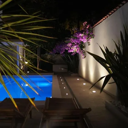 Apartment Beach Front With Pool Apartment *