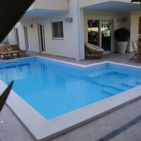 Apartment Apartment Beach Front With Pool *
