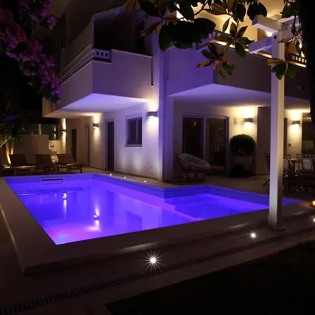 Apartment Beach Front With Pool *