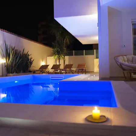 Apartment Front With Pool *