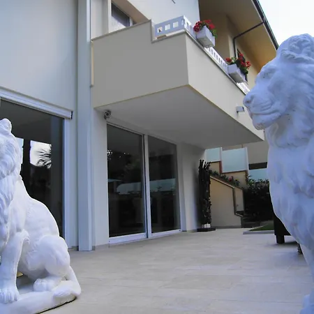 Front With Pool Apartman *