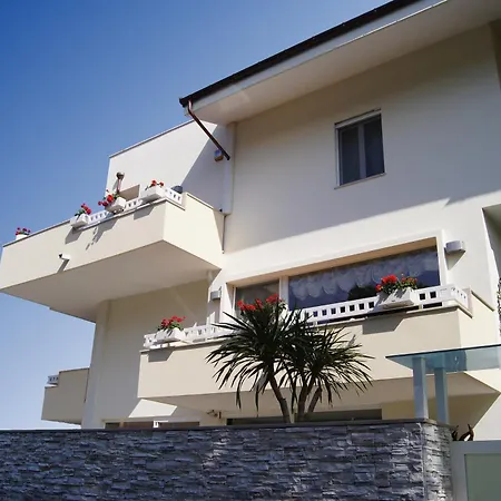 Front With Pool Montesilvano Marina