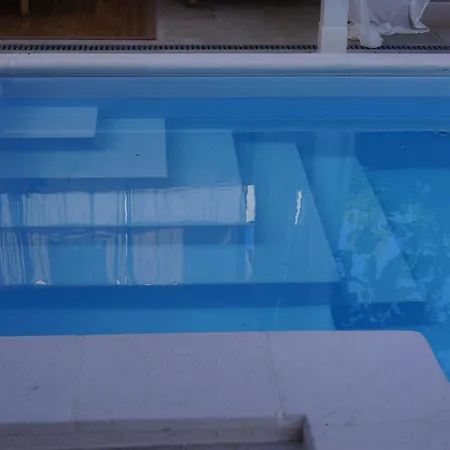 Front With Pool Appartement *