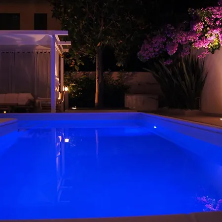 Front With Pool *