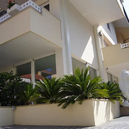 Front With Pool Montesilvano Marina