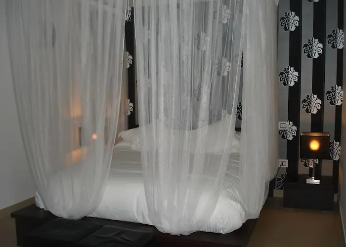 Apartament Front With Pool