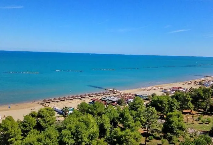 Apartament Front With Pool