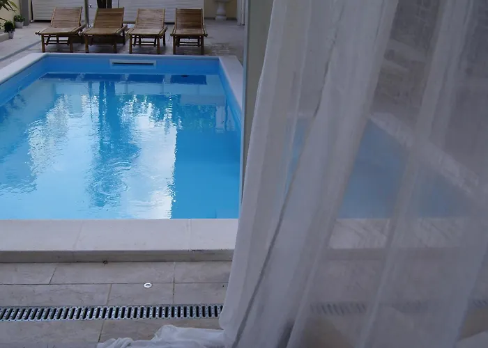 Apartament Front With Pool *