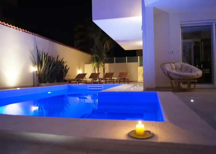 Apartament Front With Pool *