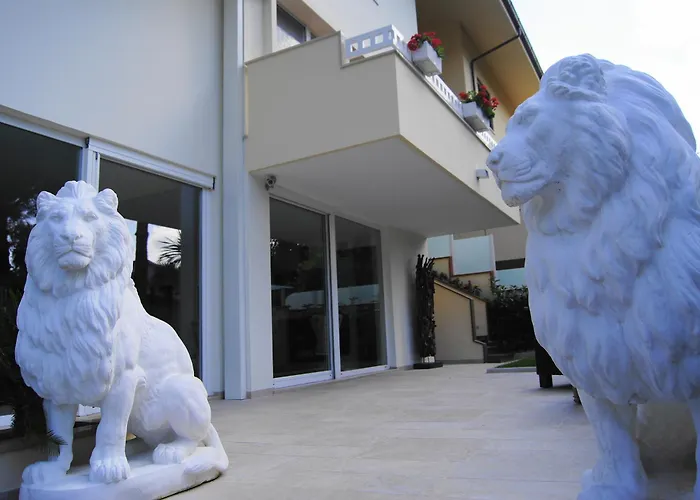 Front With Pool Apartament *