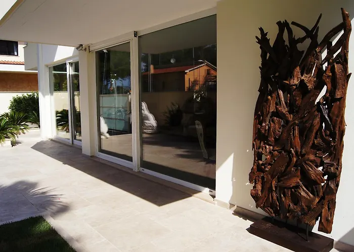 Front With Pool Apartament