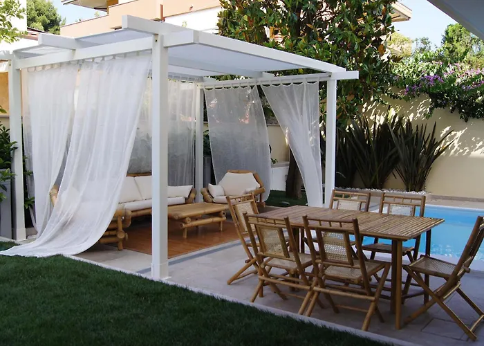 Front With Pool Apartament